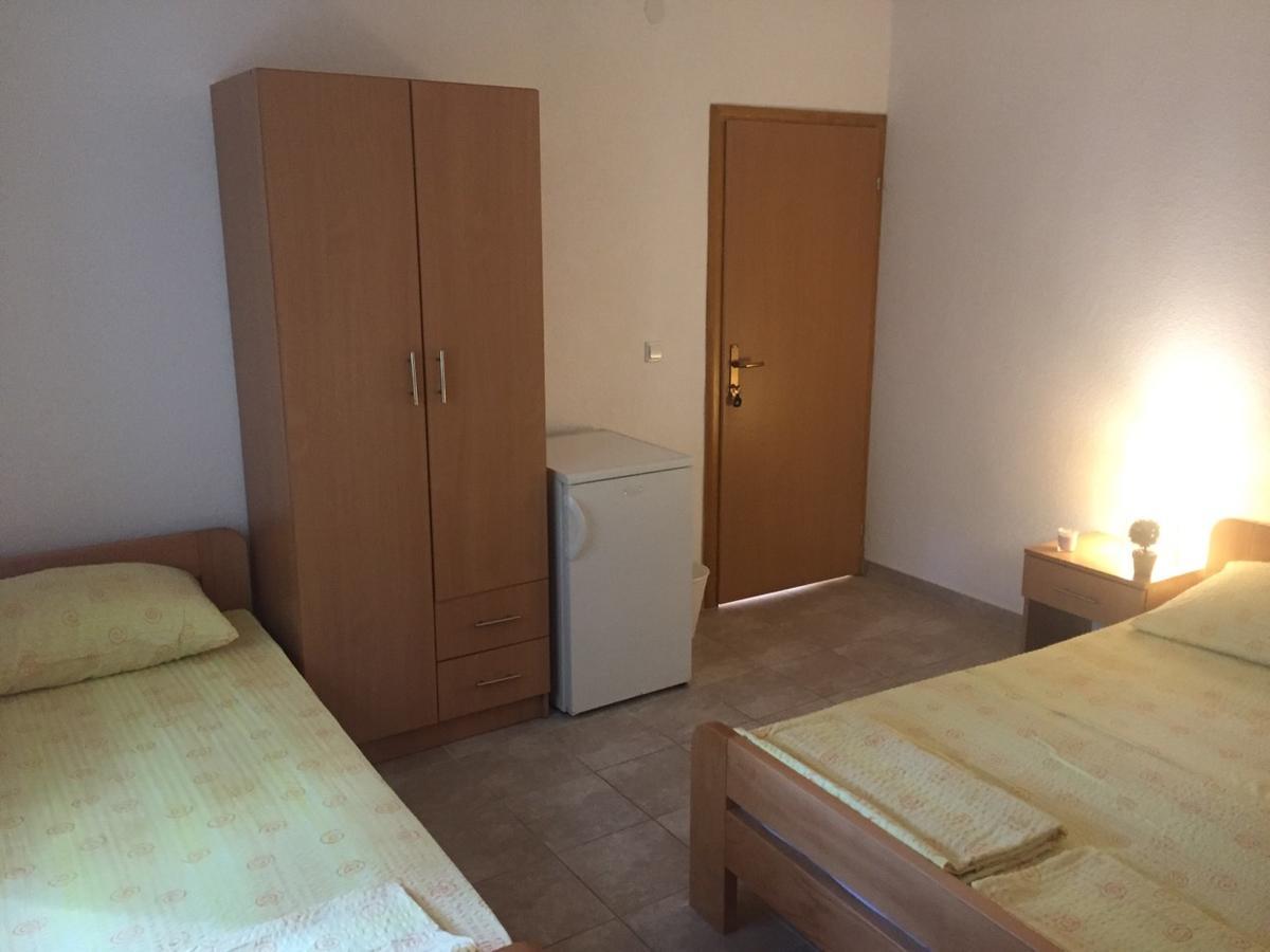 Apartment And Rooms Barbaric Неум Екстериор снимка